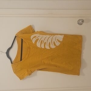 Manuhealii Monstera Tshirt